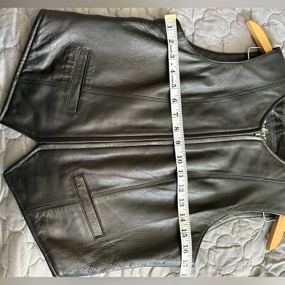 EUC Oakwood 100% leather vest ** - Picture 4 of 8